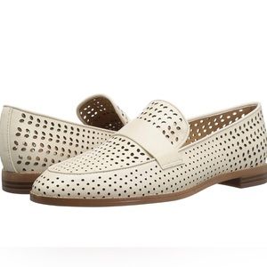 Like New Franco Sarto Herschel Perforated Leather Loafer w Band Sz8M Cream / Tan